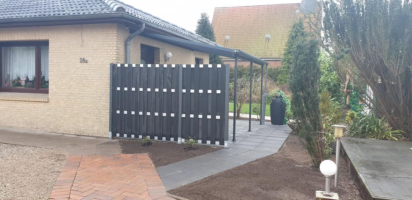 Gartenweg mit Sichtschutz